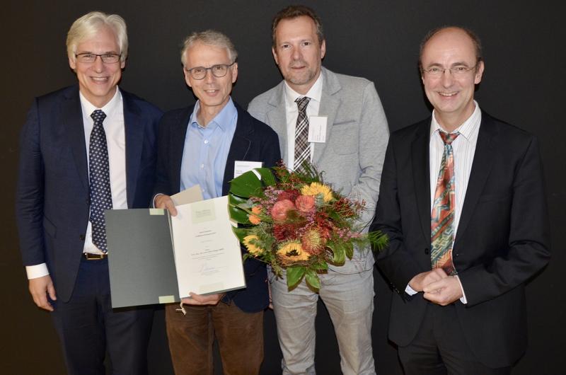 DGG-Präsident Professor Jürgen M. Bauer, Preisträger Professor Kilian Rapp, DGG President elect Professor Hans Jürgen Heppner sowie DGG Past-President Privatdozent Dr. Rupert P