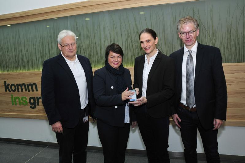 Heute stellten Prof. Claus-Dieter Heidecke (v.li.), Sozialministerin Stefanie Drese, Dr. Astrid Petersmann und Prof. Hans J. Grabe die Greifswalder Papa-App vor.