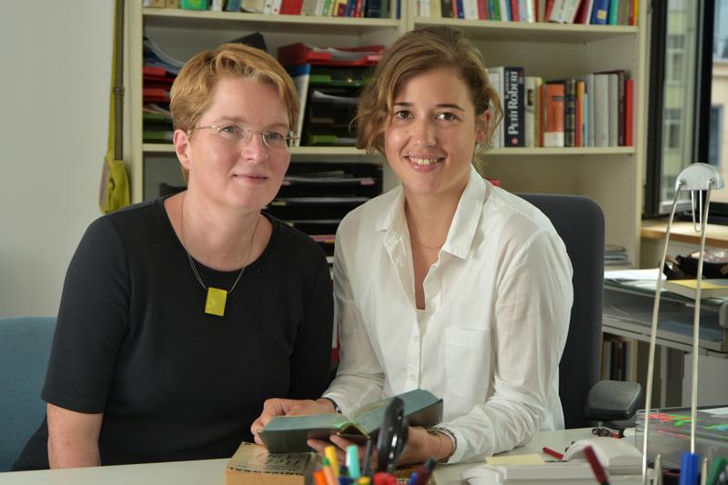 Sandra Stuwe (l.) und Sophie Picard erhalten am 16. November den Lehrpreis der Universität Jena 2017 für die beste Lehrveranstaltungskonzeption.
