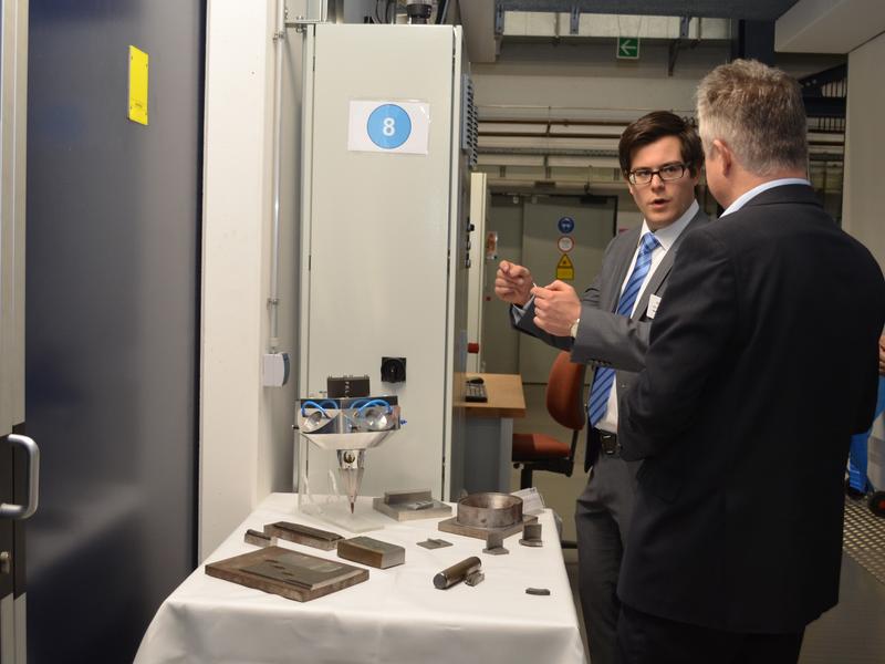 An den Stationen im Versuchsfeld des LZH konnten die Teilnehmerinnen und Teilnehmer des Technologietags sich über Forschung und Technik im Bereich Additive Fertigung informieren. 