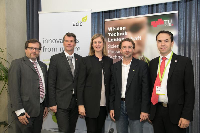 v.l.n.r.: Mathias Drexler (CEO acib GmbH), Horst Bischof (Vizerektor TU Graz), Barbara Eibinger-Miedel (LR Wirtschaft, Tourismus, Europa, Wissenschaft, Forschung), Thomas Häßler (Pfeifer&Langen)