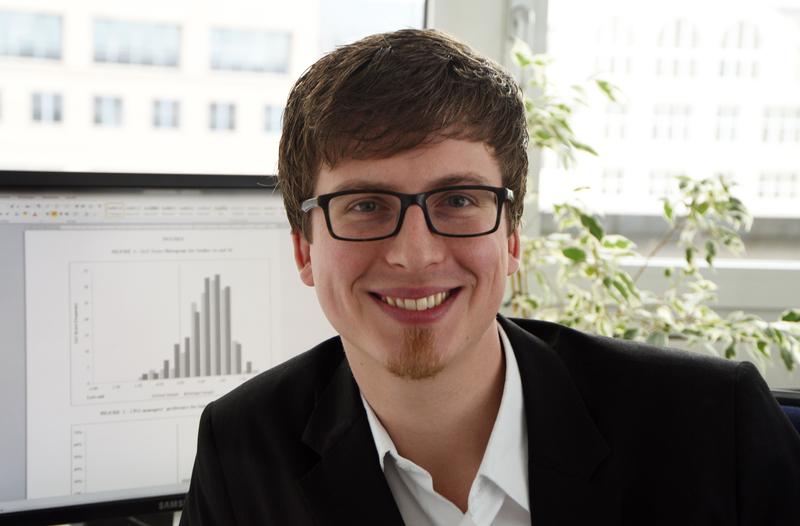 Ronny Reinhardt von der Universität Jena hat herausgefunden, dass Manager in Unternehmen hochpreisige Produkte deutlich bevorzugen, um sie neu in den Markt einzuführen.