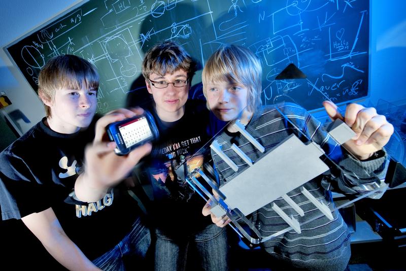 Mit Sensoren im Smartphone forschend lernen: Schüler sollen bald mit Gassensoren die Luftqualität messen. Beschleunigungssensoren kommen - wie hier im Schülerlabor Sinntec - bereits zum Einsatz.