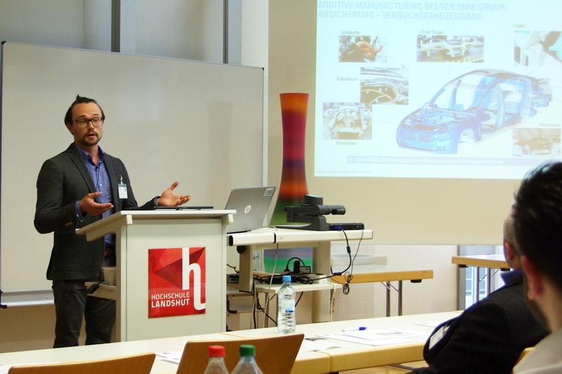 Mit dem Thema additive Serienfertigung beschäftigte sich Julius Riedelbauch (BMW Group).