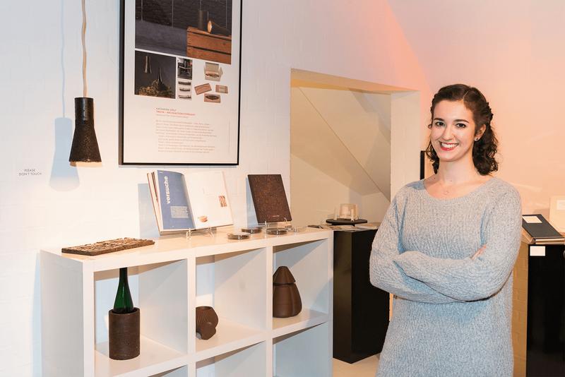 Katharina Hölz mit Produkten