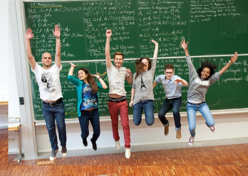 Studierende der Fakultät für Mathematik und Wirtschaftswissenschaften an der Uni Ulm 