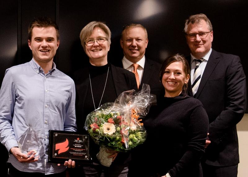 V.l.n.r.: Jakob und Dr. Corinna Moecke (Sohn und Ehefrau von Prof. Moecke), AHA-Regionaldirektor Glenn M. Vanden Houden, Prof. Stefan Oppermann vom IfN, Mitarbeiterin der AHA. 