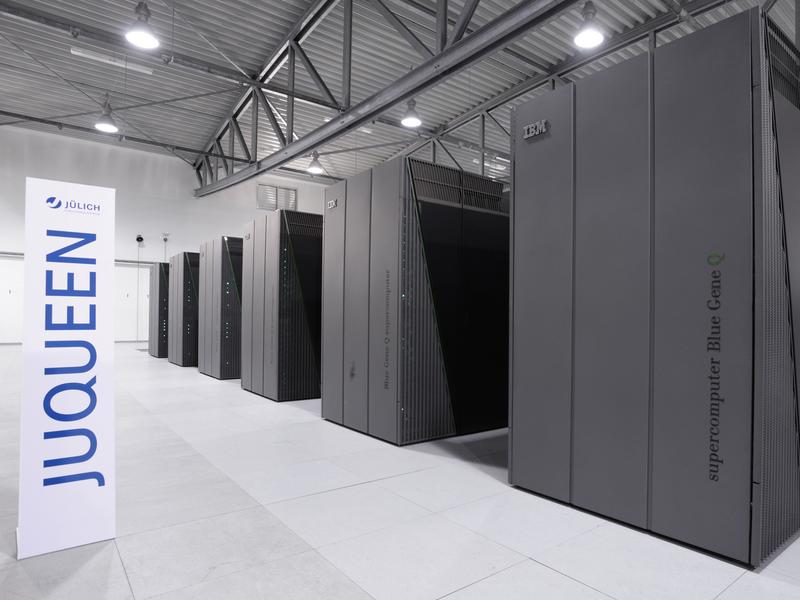 Der Supercomputer JUQUEEN am Forschungszentrum Jülich, an dem die Berechnungen durchgeführt wurden. 