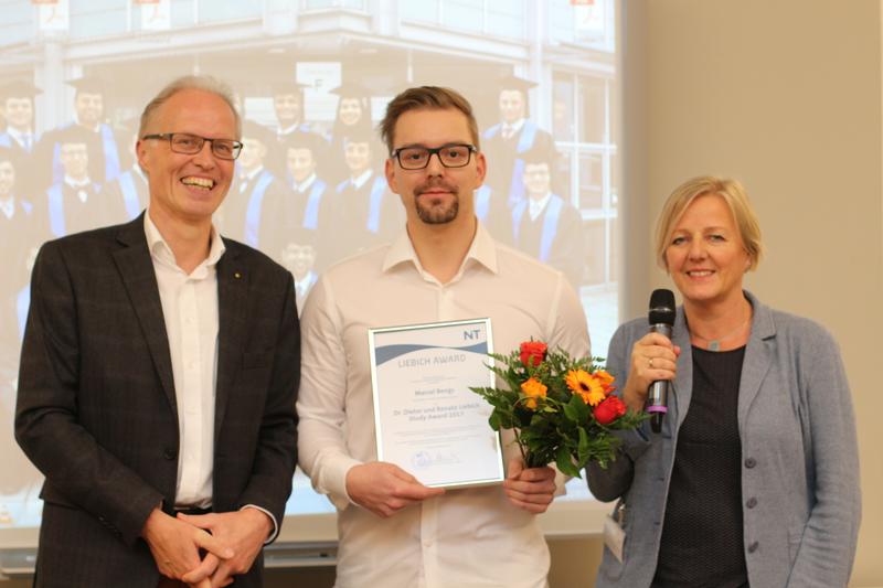 Prof. Otto von Estorff, Präsident des NIT, Marcel Bengs, Preisträger, Susanne Bannuscher-Hansen, Manager of Programs & Student Affairs