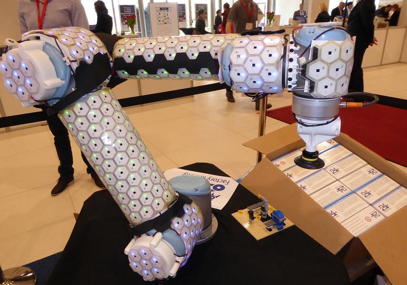 In the research project »Factory in a Day,« researchers, robot manufacturers and system integrators worked together to significantly reduce the cost and time needed to install robot systems. 
