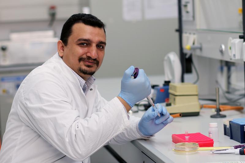 Dr. Yahya Galal beschäftigt sich auf dem Kaiserslauterer Campus mit dem Zellzyklus.