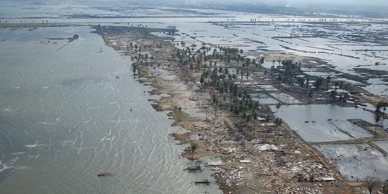 Der Tsunami machte an der Küste gelegene Stadtteile Banda Acehs dem Erdboden gleich. Dennoch erfolgte der Wiederaufbau im betroffenen Gebiet.