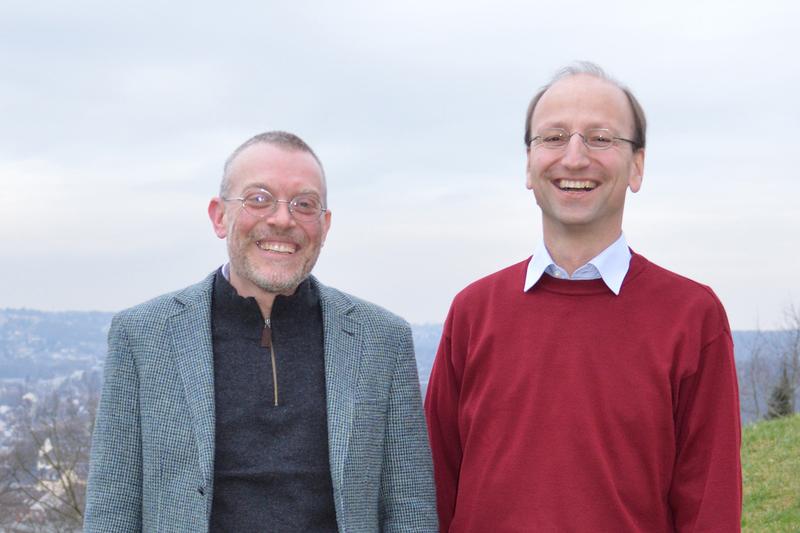 GRK-Sprecher Prof. Dr. Stefan Schröer vom Mathematischen Institut der HHU (l.) und Vizesprecher Prof. Dr. Jens Hornborstel von der Fachgrppe Mathematik und Informatik der BUW.