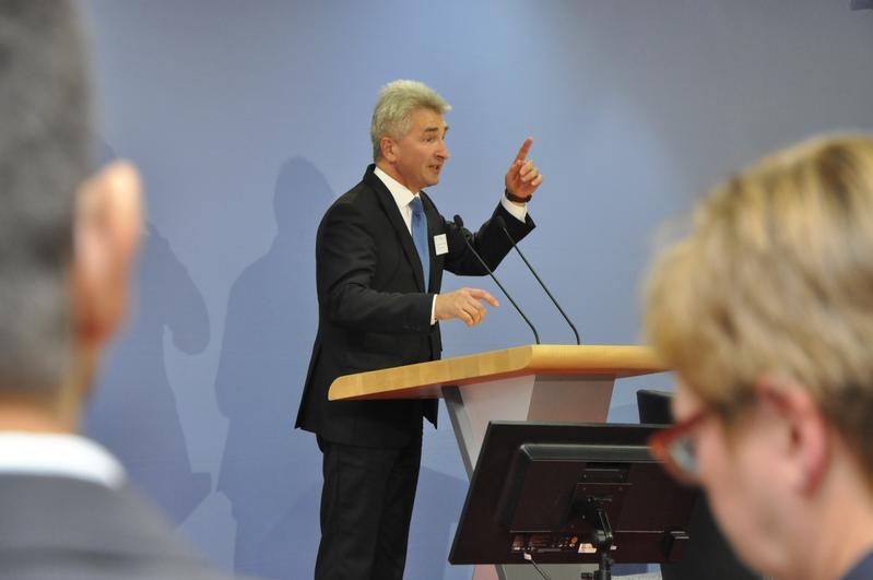 Der jetzige Wirtschaftsminister von NRW Prof. Dr. Andreas Pinkwart auf der ersten Transferkonferenz im September 2016. 
