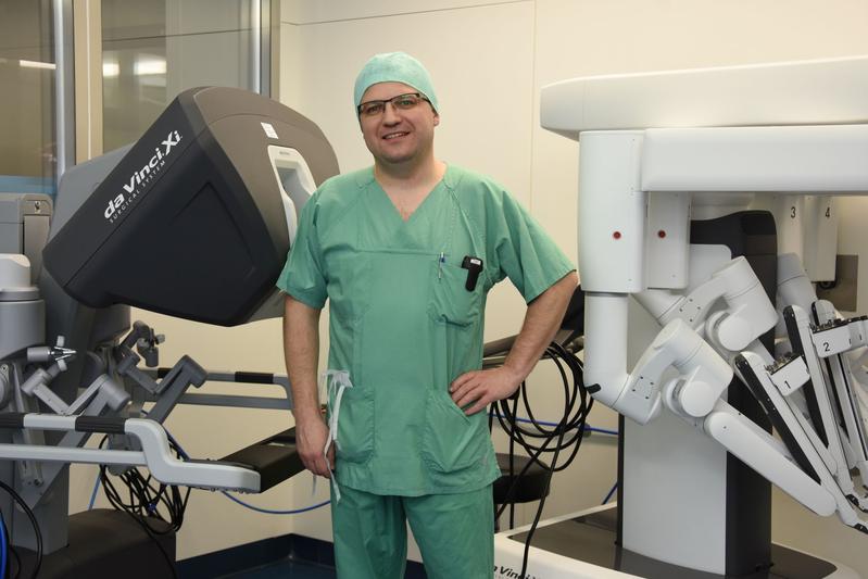 PD Dr. med. Michael Schweigert leitet seit Jahresbeginn den neu gebildeten Bereich Thoraxchirurgie an der  Klinik für Viszeral-, Thorax- und Gefäßchirurgie des Dresdner Uniklinikums.