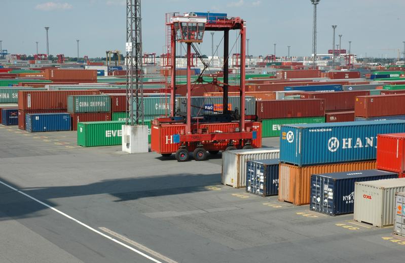40-Fuß-Standardcontainer sind die sind die häufigsten Seecontainer weltweit. Sie können zum Beispiel bis zu 1.800 Kartons mit einem Einzelgewicht von bis zu 35 Kilogramm und teils mehr enthalten.