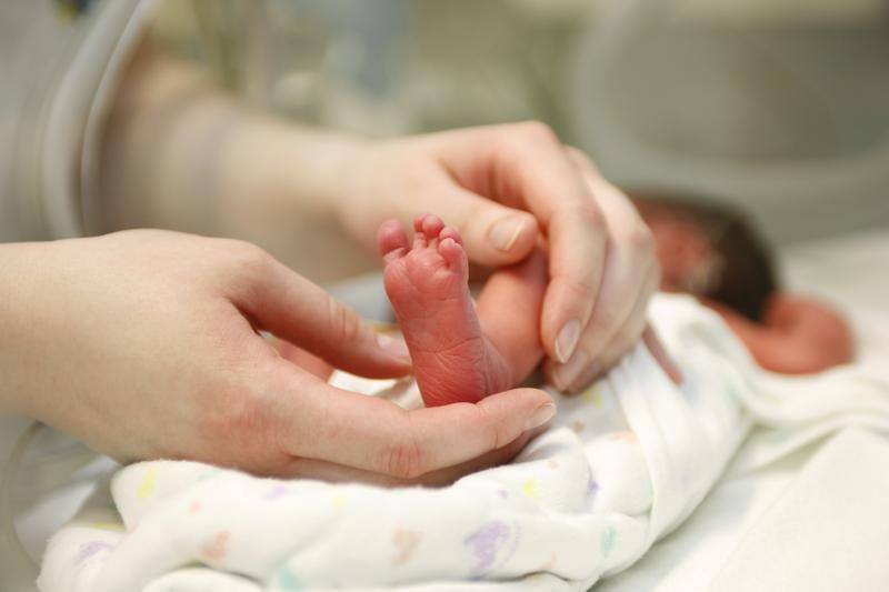 Frühgeborene benötigen eine besondere Betreuung: Unterstützung für Eltern am UKD in den ersten Wochen nach dem Krankenhausaufenthalt. 