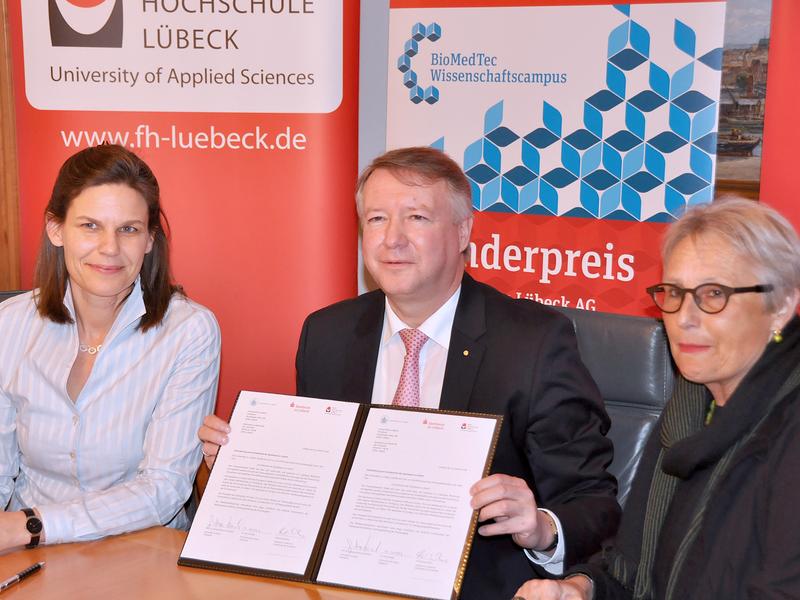 Gründerpreis 2018, v.l.: FH-Präsidentin Muriel Helbig, Vorstandsvorsitzender Sparkasse Lübeck Frank Schumacher und Uni-Präsidentin Prof. Dr. Gabriele Gillessen-Kaesbach