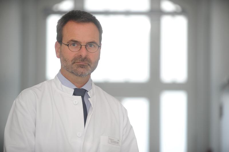 Prof. Dr. Peter Albers, amtierender Präsident der Deutschen Krebsgesellschaft und Direktor der Klinik für Urologie am Universitätsklinikum Düsseldorf. 