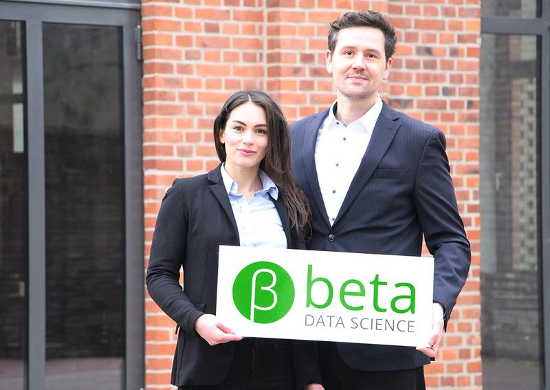 Interdisziplinäre Datenanalysen als Geschäftsidee: Die Marktforscherin Janina Haase (28) und der Ingenieur Dr. Florian Podszus (33) gründen das Start-Up „beta Data Science“.