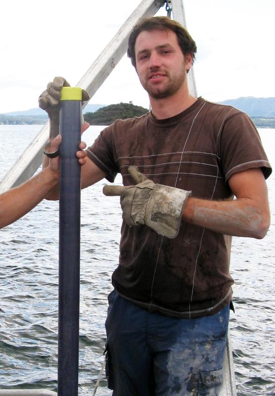 Jasper Moernaut holding a core sample.