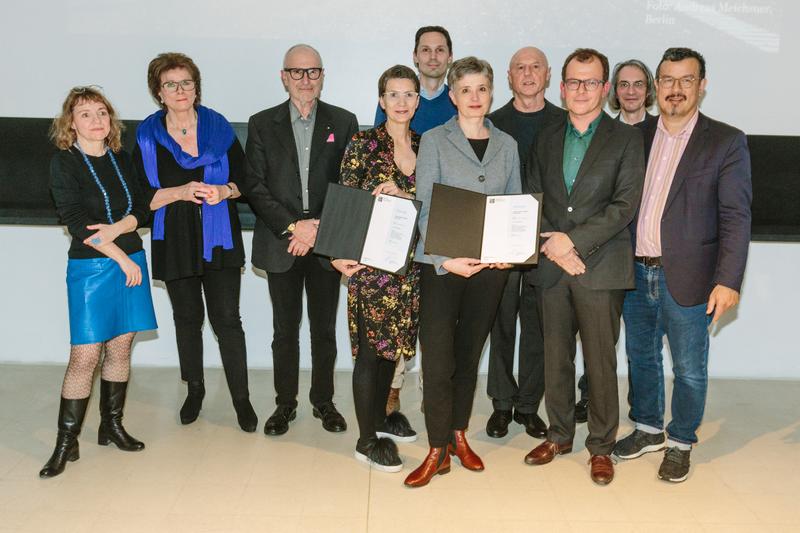 Christina Gräwe, Maren Puffert, Harald F. Müller, Prof. Dr. Karen van den Berg, Christian Zalaudek, Stephanie Kaindl, Franz Stinner, Paul Grundei, Yorck Förster und Peter Cachola Schmal (v. l.). 