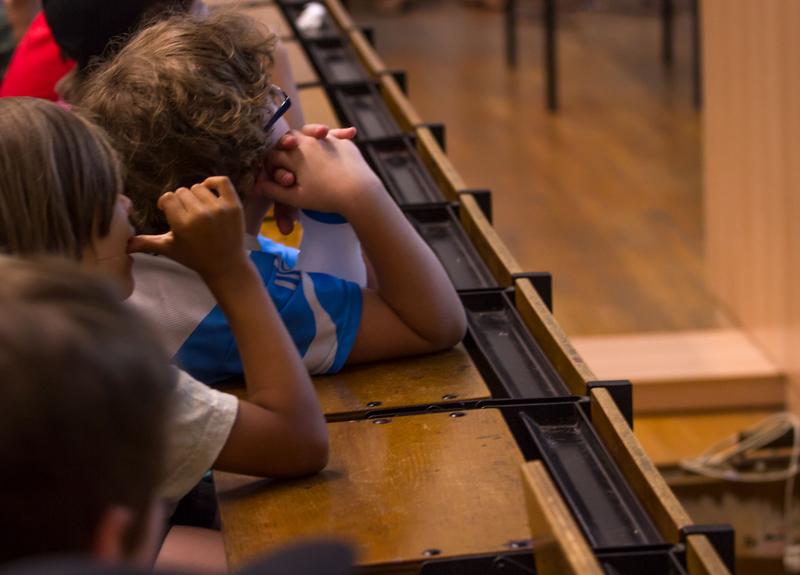 Kinder können Gedächtnisinhalte noch nicht so selektiv aktualisieren wie Erwachsene.