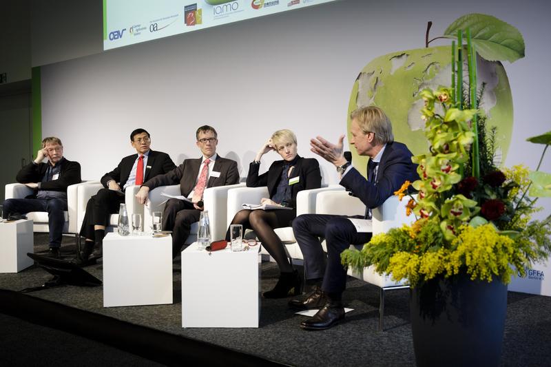 Podiumsgäste Dr. Jean-Louis Peyraud, Dr. Shenggen Fan, Prof. Dr. Martin Petrick, Dr. Olga Trofimtseva und Ralf Strassemeyer (v.l.n.r.).