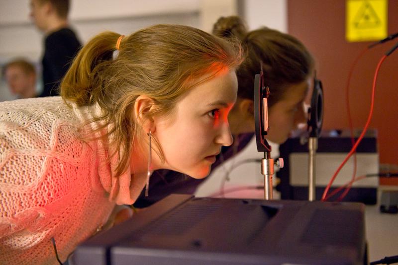 Bei den MINTernational-Workshops an der Jacobs University gewannen Schülerinnen und Schüler spannende Einblicke in die Wissenschaftswelt. 