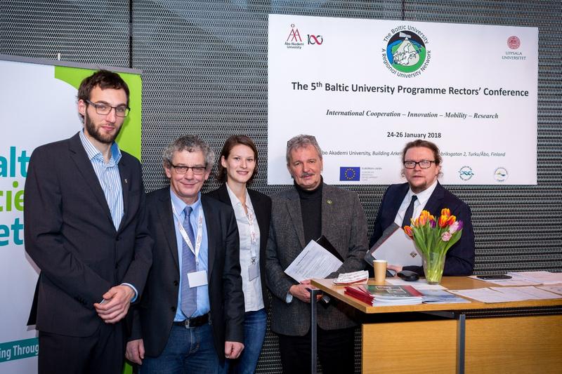 Das Zittauer Team: v.l.n.r.: Jacob Fenner (Student), Rektor Prof. Friedrich Albrecht, Mirjam Weituschat (Studentin), BUP Centre-Director Prof. Bernd Delakowitz, Dipl.-Ing. Markus Will