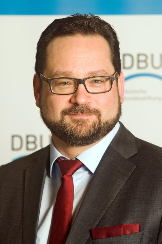 Der 43-jährige Alexander Bonde, ehemaliger Landwirtschaftsminister in Baden-Württemberg, ist seit dem 1.2.2018 neuer Generalsekretär der Deutschen Bundesstiftung Umwelt (DBU) in Osnabrück.