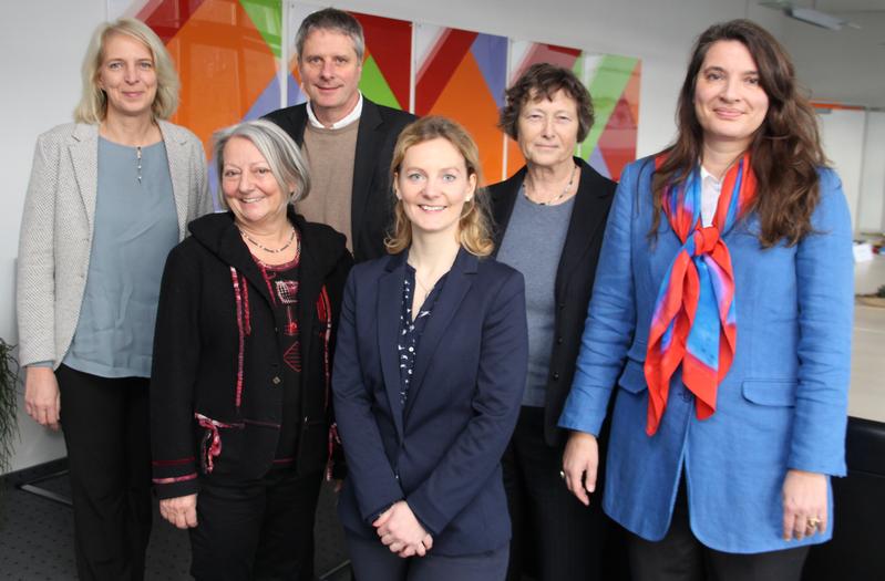 (v.l.) Vizepräsidentin Prof.in Dr. Martina Döhrmann, Dr.in Karin Dietrich-Chénel, Präsident Prof. Dr. Burghart Schmidt, Vanessa Orlik, Prof.in Dr. Friederike Klippel und Marijke Wahlers.