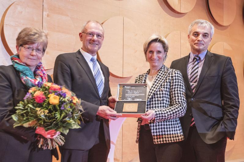 Prof. Norbert Höptner (2. v.l.) mit Ehefrau Traudel Höptner (links), Wirtschaftsmiisterin Dr. Nicole Hoffmeister -Kraut und Prof. Michael Auer