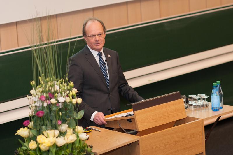 Universitätspräsident Prof. Michael Weber berichtete über die Entwicklung der Universität Ulm in den letzten Monaten