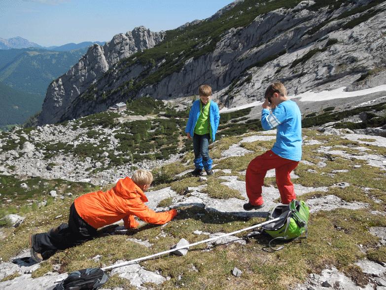 Höhepunkt der „Forscherwochen" ist eine zweitägige Forschungsexpedition mit Experimenten und Untersuchungen im Freien.