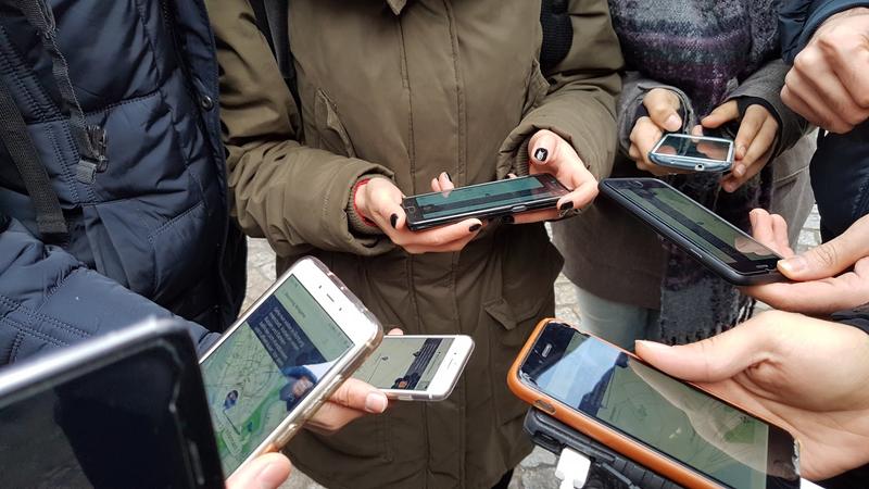 The participants only need an internet-enabled smartphone with GPS.