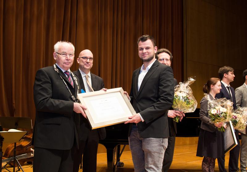 Auszeichnung für hervorragende Studienleistungen