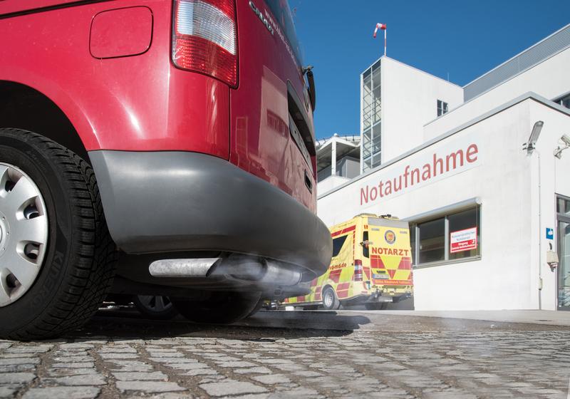 Ein schneller Anstieg der Luftverschmutzung durch Stickoxide vergrößert das Herzinfarktrisiko, so eine Studie des Uniklinikum Jena.