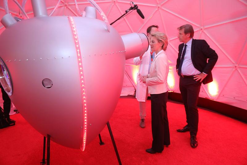 Ein Herzbioreaktor – ein Ausstellungsstück, dass auf der IdeenExpo zu sehen war und von Ursula von der Leyen besichtigt wurde. 