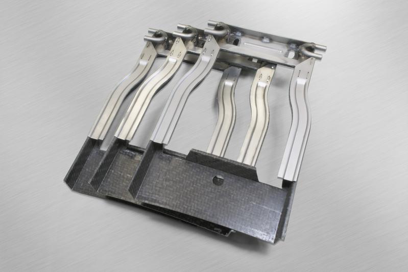 Technologiedemonstrator für das thermische Direktfügen von Metall mit thermoplastischen Faserverbundbauteilen.