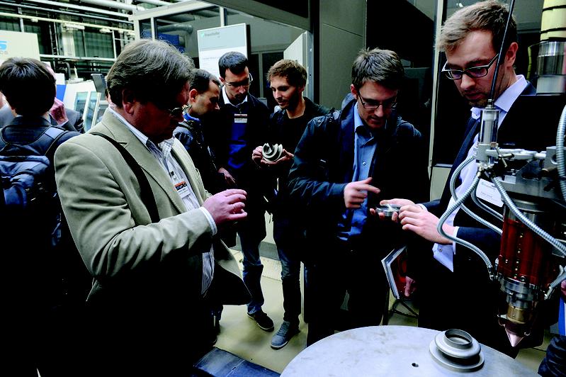 Expert discussions at Laser Technology Live at Fraunhofer ILT’s application center during AKL’16 in Aachen, Germany. 