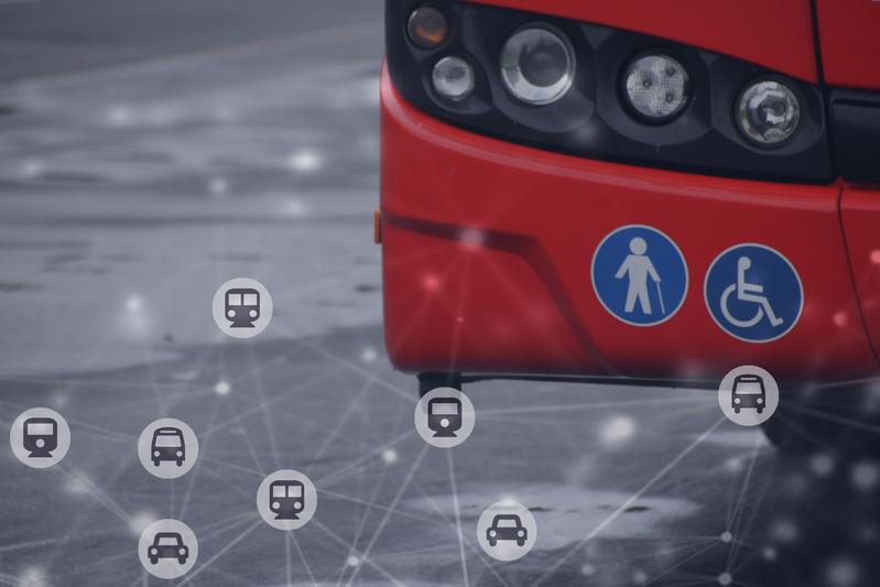 Das System adamo soll mit allen die Reise betreffenden Fahrzeugen (Bahnen, Bussen, Züge etc.) sowie der Infrastruktur wie Haltestellen und Fahrstühle kommunizieren und interagieren können. 