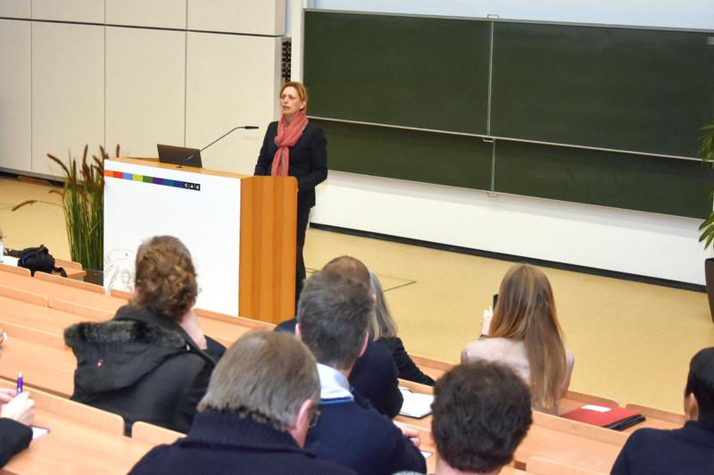 Die schleswig-holsteinische Ministerin für Bildung, Wissenschaft und Kultur Karin Prien stellte fest, dass Lehramtsstudierende heute viel besser auf den Beruf vorbereitet sind als früher.
