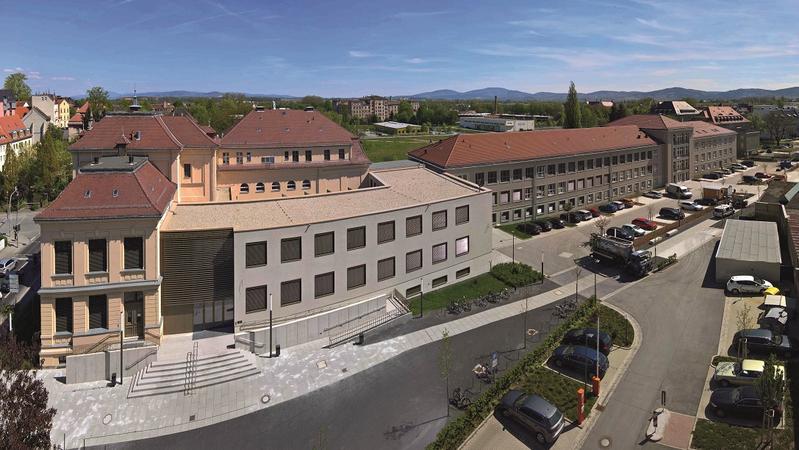 Blick auf das neu rekonstruierte Haus Z I am Hochschulstandort Zittau