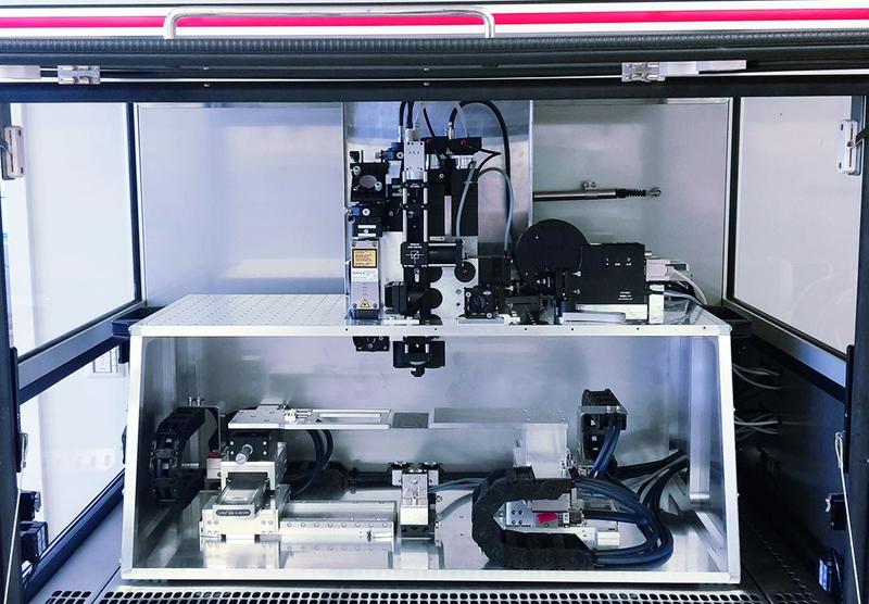 Mit der neuen Raman-LIFTSYS®-Anlage (hier integriert in eine Werkbank) zum kontaktfreien Zelltransport lassen sich verschiedene Systeme für zellbasierte Tests realisieren.