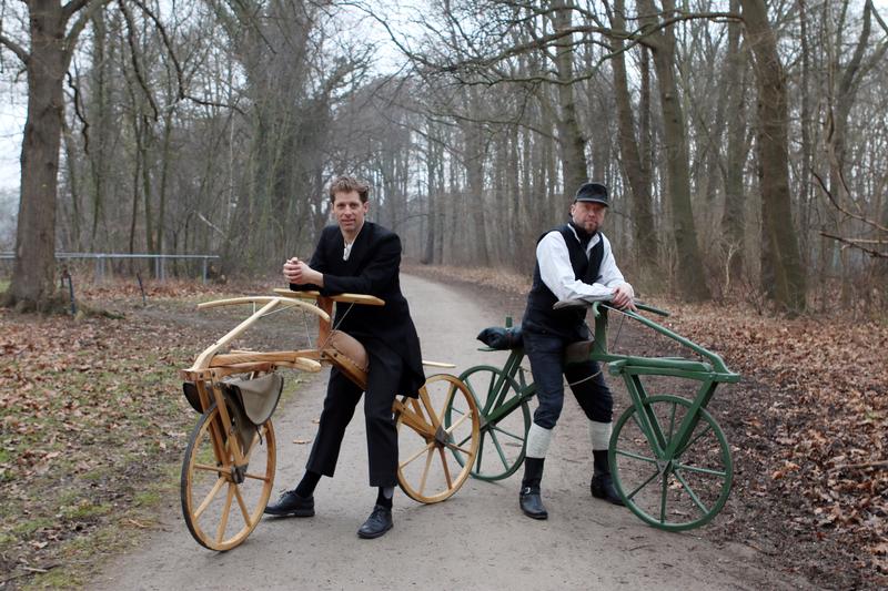 Dr. Frank Hülsemann (rechts) und Dr. Achim Schmidt auf ihren Laufmaschinen