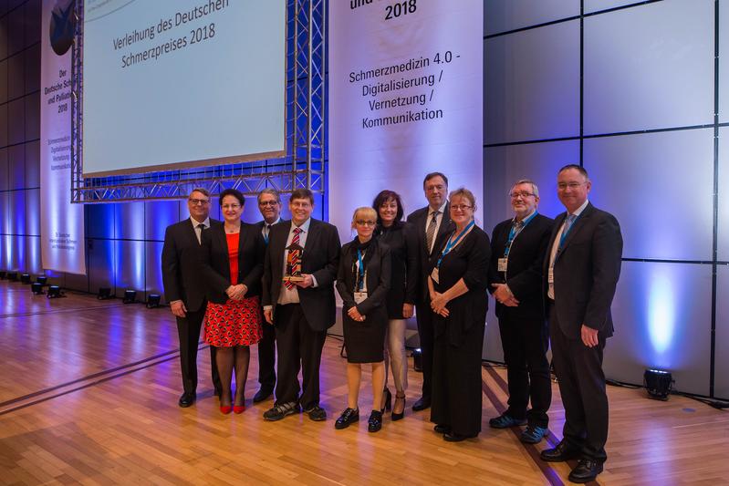 v.l.n.r.: Klaus Länger, Dr. Ingrid Spohr, Dr. Oliver Emrich, Dr. Gerhard Müller-Schwefe, Susanne Wüste, Dr. Silva Maurer, Dr. Johannes Horlemann, Uta Obst und Günter Rambach, Dr. Michal