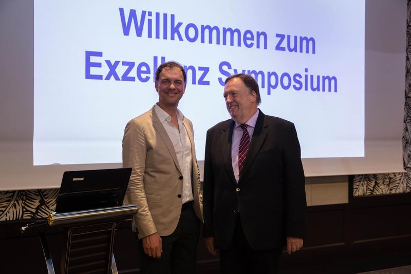 v.l.n.r.: Dr. Volker Busch und Dr. Johannes Horlemann (DGS-Präsident)