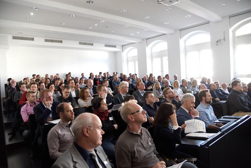 Rund 120 Teilnehmerinnen und Teilnehmer trafen sich an der HAWK in Holzminden zum Thema „Organisation von digitalen Lernszenarien in der dualen Berufsausbildung“