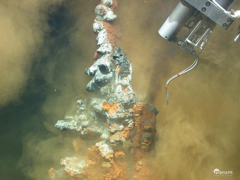 Mit dem Tiefseeroboter Quest vom MARUM untersuchte das Team unter der Leitung von Andrea Koschinsky hydrothermale Quellen vor Neuseeland. 